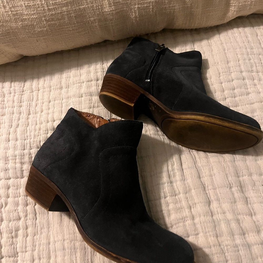 Lucky Brand dark blue Suede ankle Boots 7